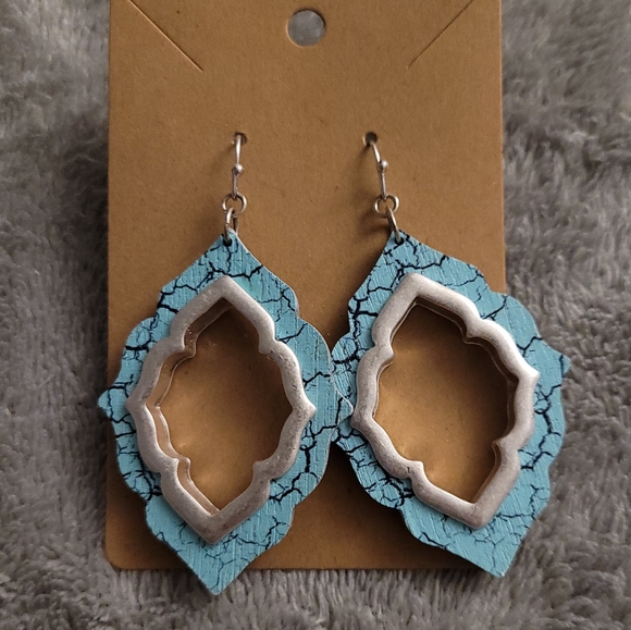 Earrings - Picture 1 of 1